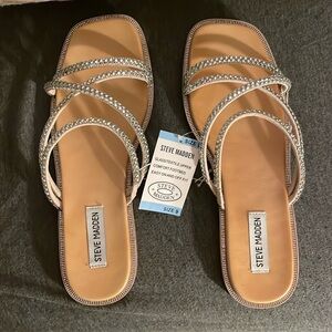 LAST CALL!! NWT STEVE MADDEN SANDALS